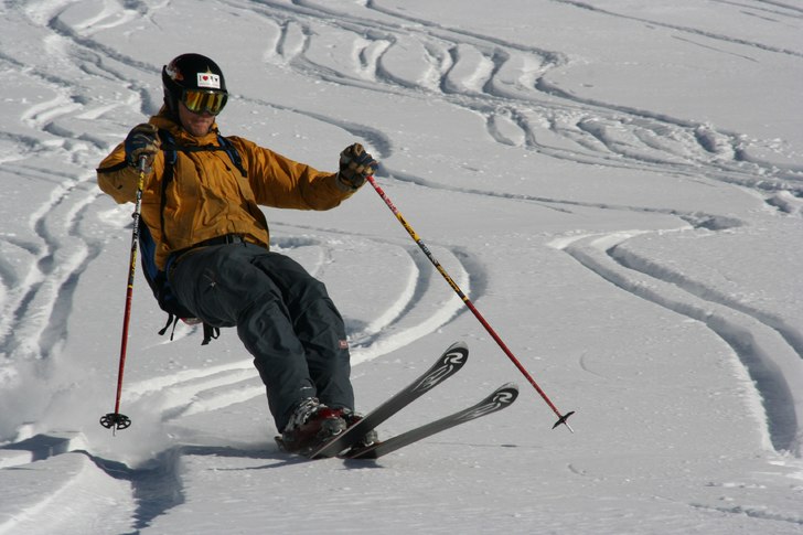 Surfing. Foto: Markus Olofsgård. Åkare: Mattias Lindvert.