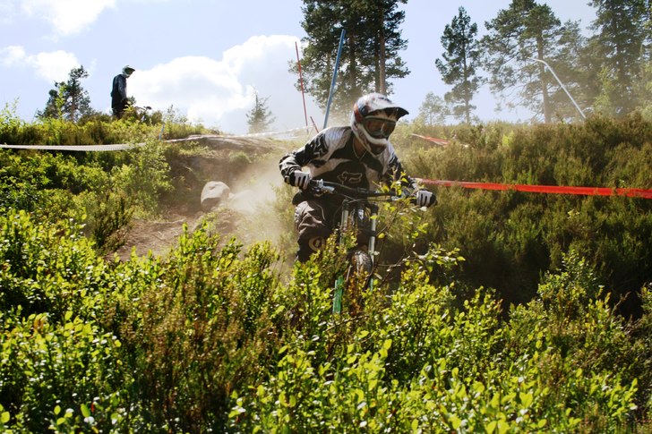 under sm i downhill. Foto: Eric höglund. Åkare: random.