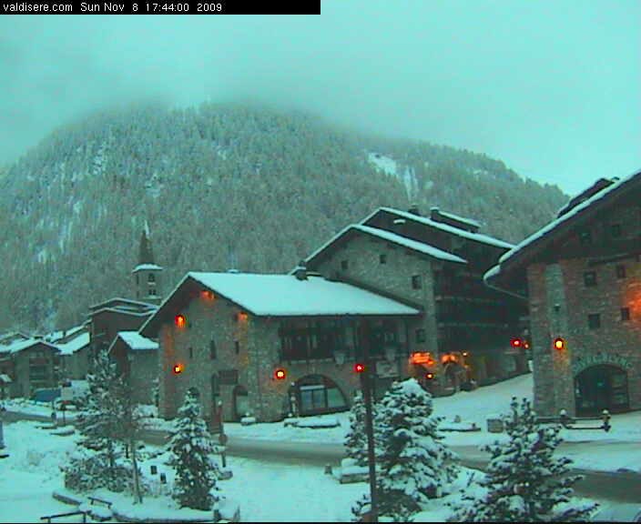 These mist covered mountains are a heart home for . Foto: None. Åkare: Toni ski kmx.