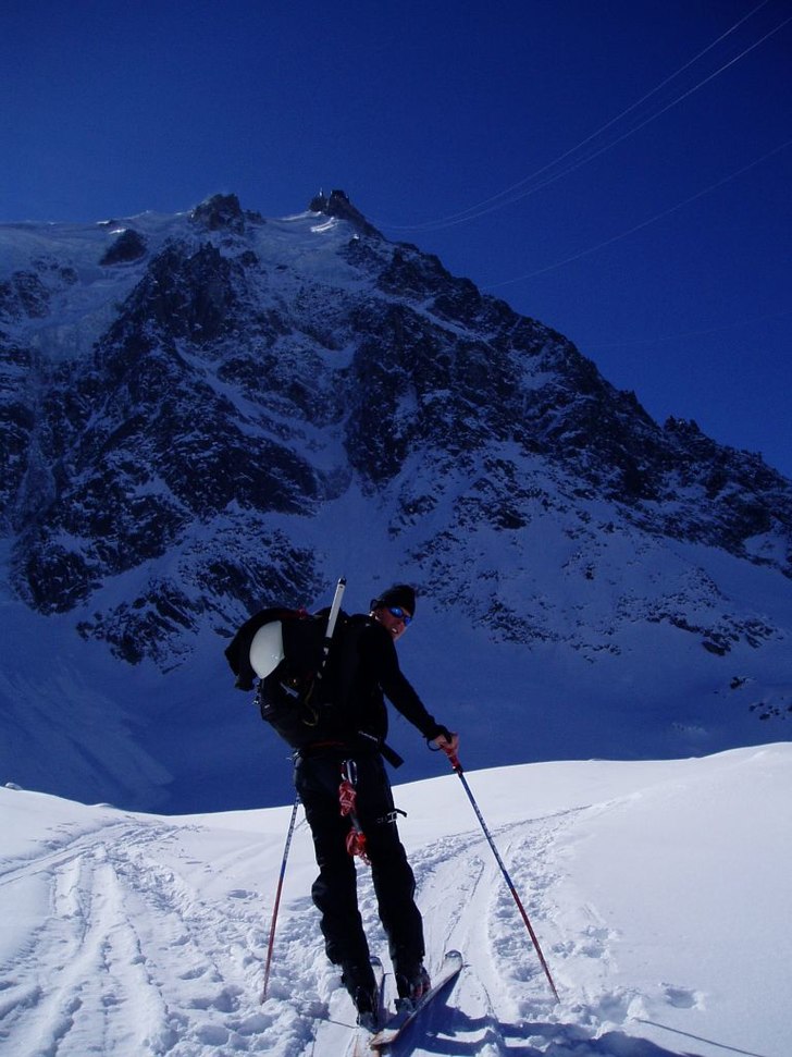 PÅ väg mot Mt Blanc toppen med Fredde. Foto: Gabriel Riva. Åkare: Fredrik Presson.