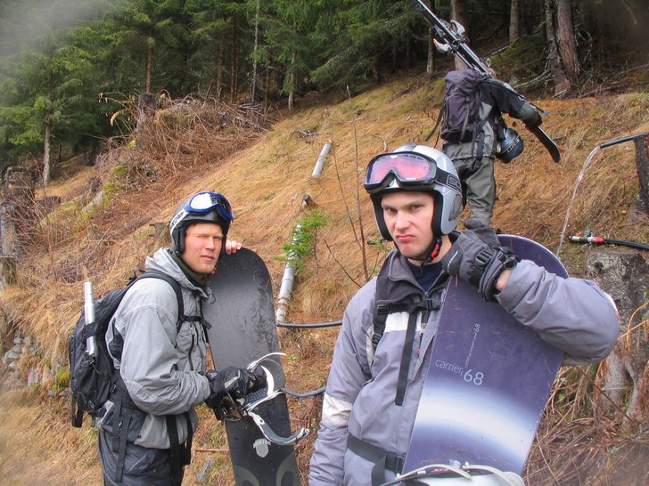 Knallat i skogen. Foto: Patrik. Åkare: Martin jern tv, Rikard Rieckmann th Thomas.