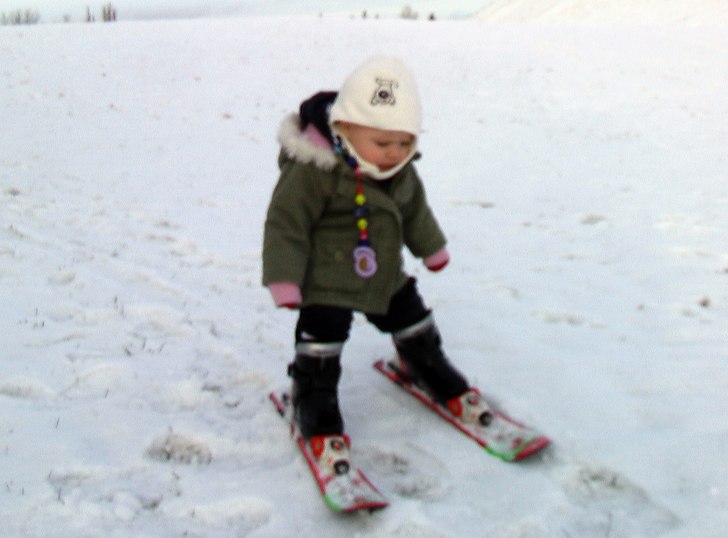Molly första skiddag! 10 månader och 3 veckor å. Foto: Johan Edenteg. Åkare: Molly Edenteg Årman.