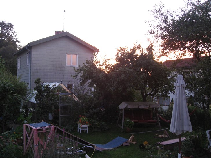 Min morsa gillar blommor och skit. Jag gillar skid. Foto: Hjalle. Åkare: Växter.