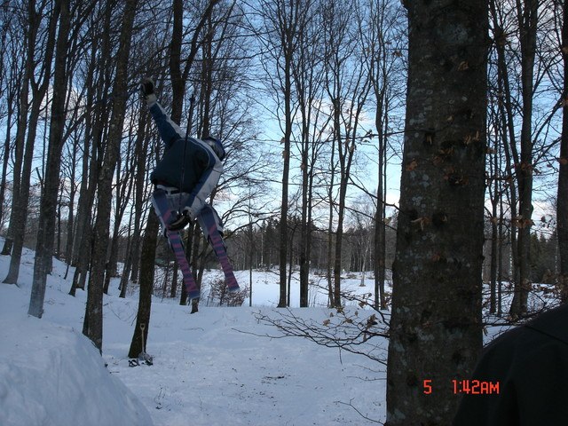 lägger en japan i en av hannabads skogar =). Foto: Christoffer Engström. Åkare: Filip Giselsson.