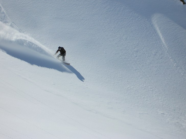 Oskar åker puder sent i april. Härligt. Foto: Jag. Åkare: Oskar Kindbom.