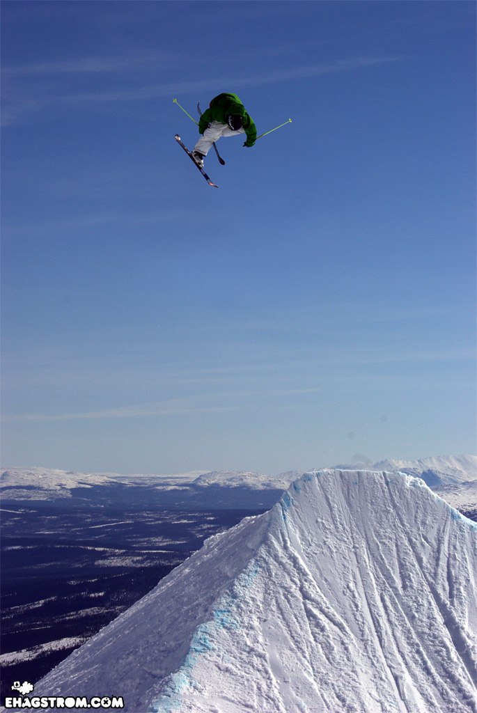 360 Japan över cornern... Foto: Emil Hagström. Åkare: Simon Ericson.