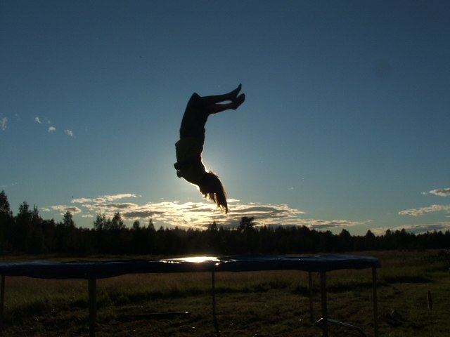 Backflip. Foto: Caroline Svendsen. Åkare: Josefine Svendsen.