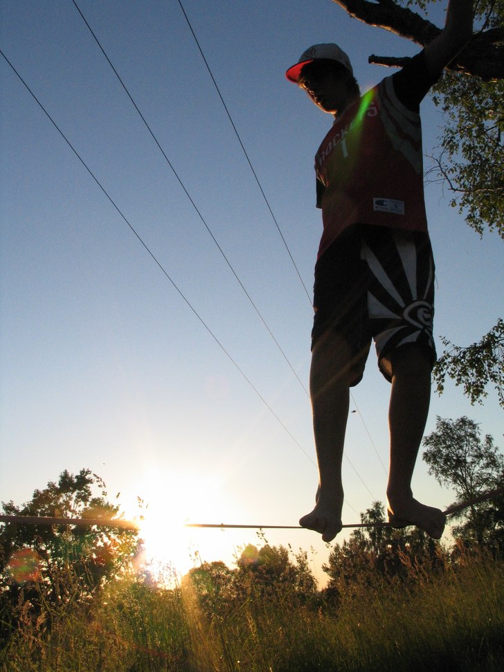 Slackline ;D. Foto: Martin. Åkare: Jag.