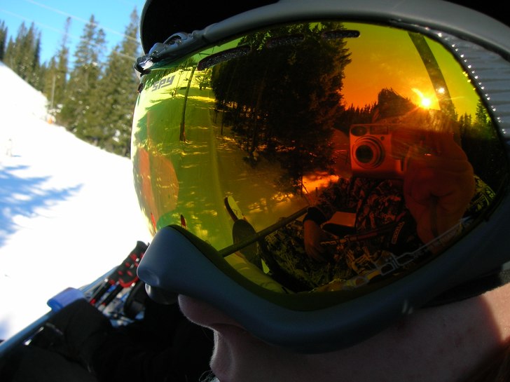 På väg upp i liften kl 0905 på morgonen, ytterl. Foto: Johan Hernberg. Åkare: Emelie Humbla.