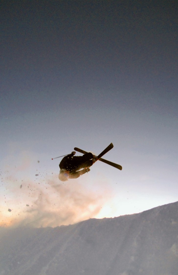 En Underflip 540 uppe på högzon!. Foto: Erik Hammarsten. Åkare: Petter Elfsberg.