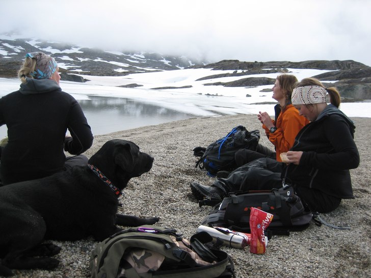 Stora ölturen, man måste ju passa på med strand. Foto: Emma Karvonen. Åkare: Elin, Challe, Ingela och Hampus.