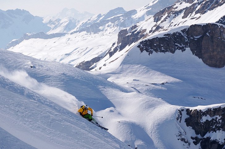 Med full gas ner från Titlis.. Foto: Martin Pålsson. Åkare: Johan Persson.