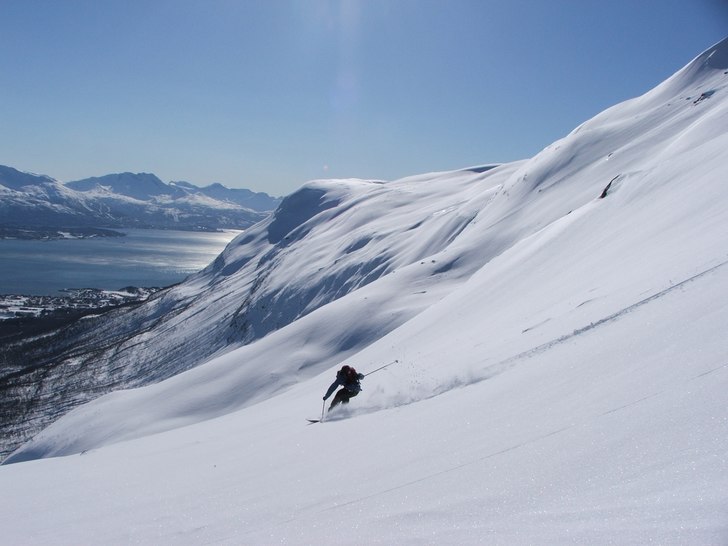 En helt fantastisk topptur med grym snö.  


. Foto: Mårten Lundin. Åkare: Andreas Fransson.