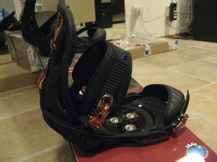 Burton Misson Matte Black/Copper 2007. Foto: Sajmon.