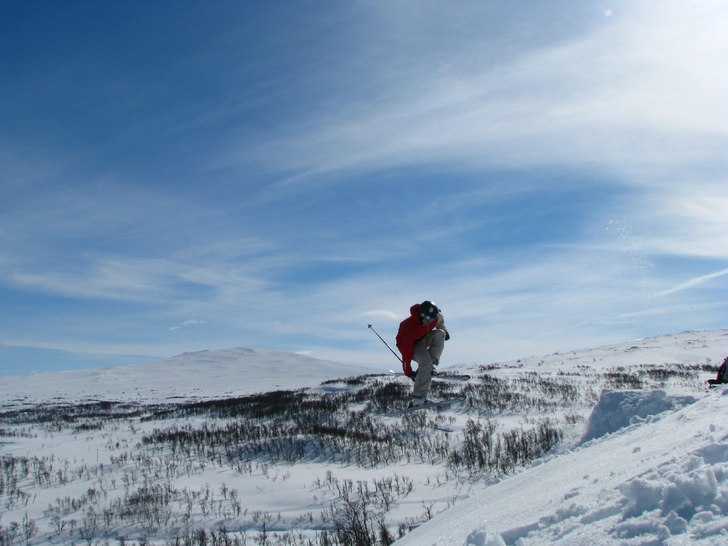 hopp nerför dropp. Foto: Lars Backskog. Åkare: Lars Norin.