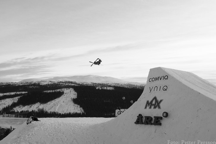 Bilder ifrån dagens session vid JOI hoppet, Åre. Foto: Petter Persson. Åkare: -ll-.