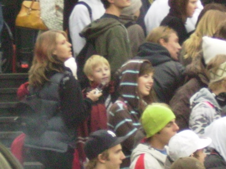 hipp hurra. Foto: Jokie. Åkare: det är ju eevez bland folket.