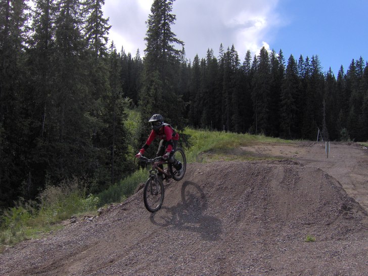 downhill på fjället. Foto: anders enmalm. Åkare: jocke enmalm.