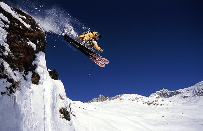 Lite vårsnö i februari, då kör man bara safety. Foto: Martin Söderqvist. Åkare: Reine Barkered.