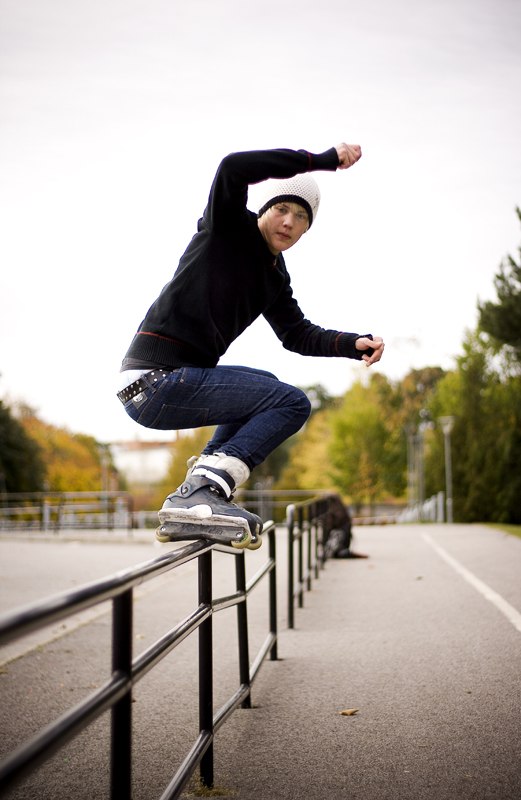 Min kompis drar av en rail. Foto: ?. Åkare: Oscar.