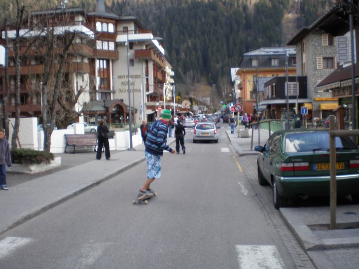 Påväg till champagneafterski med 10 bärs i krop. Foto: Patrik Lakén. Åkare: Rasmus Carlsson.