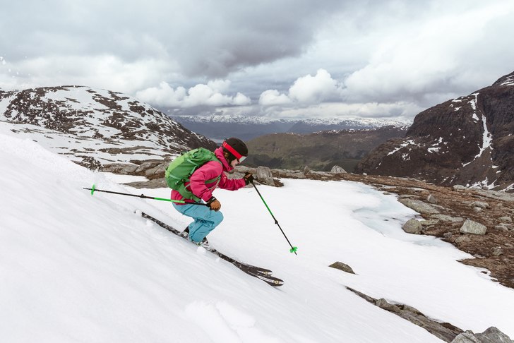 Louise Nilsson är på väg ned för Storafjället.