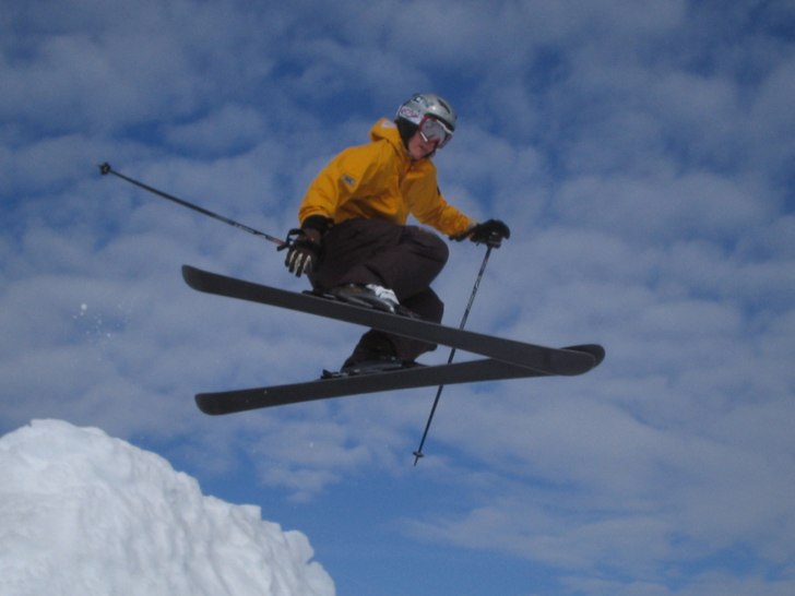 Känner lite på hoppet med en 180 grab.. Foto: Mom'. Åkare: Oscar T (jag).