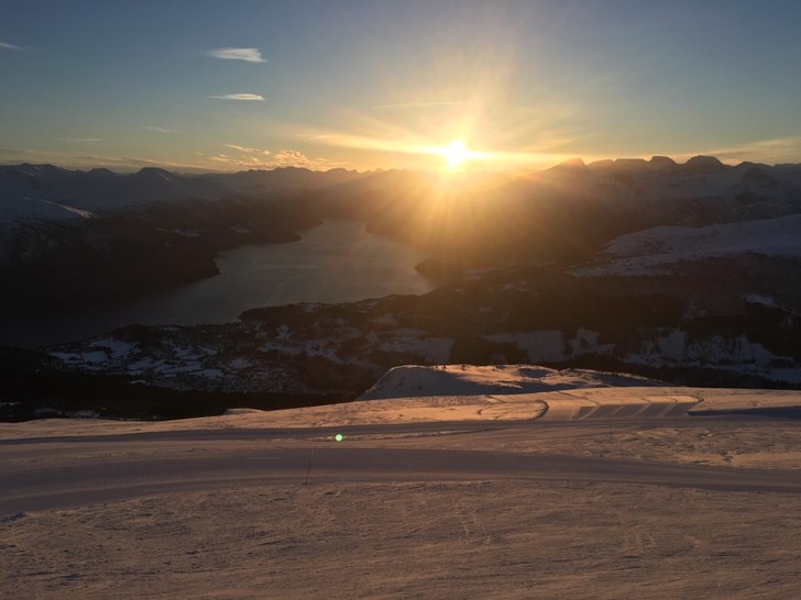 Fredag 3.Mars
Fredag 3. Mars. SKIDAG (treng ikkje .