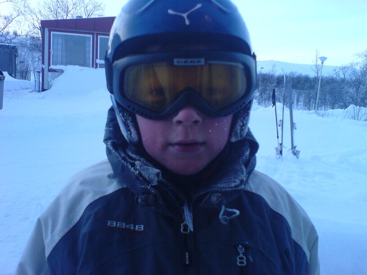 Jag efter ett långt skidpass i björkliden för t. Foto: Farsan. Åkare: Jag för två år sen.