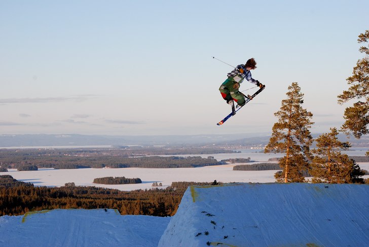 tailgrab med både handen och svansen:P. Foto: simon lindberg. Åkare: johan backman.