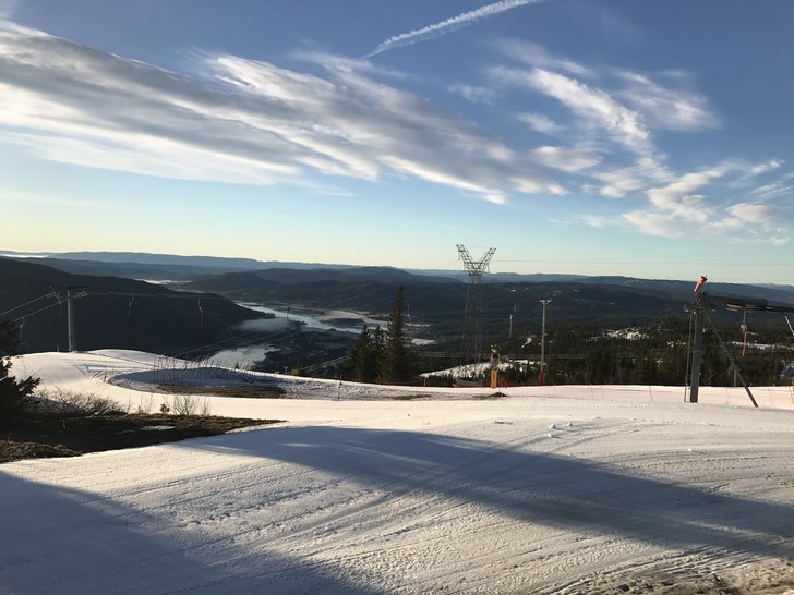 Solen skinner!
Vi holder åpent fra kl 09.30 til k.