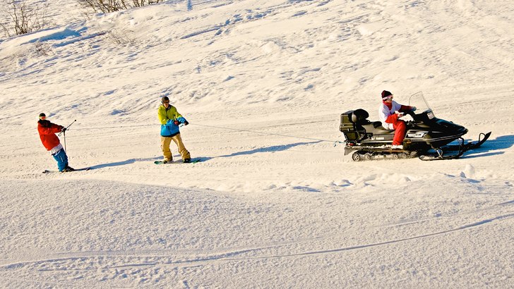 skönt att slippa gå. Foto: Calle Öhrn. Åkare: Sebastian Karlsson, Sonny Pettersson, Kristoffer Fredriksson.