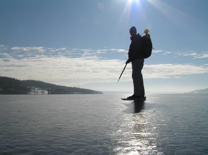 Långfärsskriskotur på Lyngen i strålande solsk. Foto: Johan Olofsson. Åkare: Johanna Mörk.