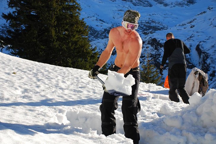 Alldeles för varmt i Engelberg. . Foto: Mathias Wall. Åkare: Anders Hansén.
