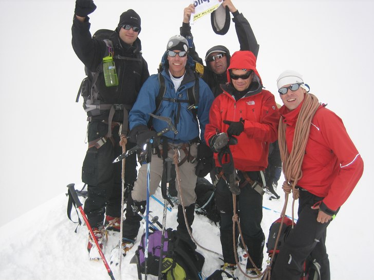 Vi nådde toppen ca halv 1 efter vi haft både hag. Foto: Dennis Fjalestad. Åkare: Team Sweden.