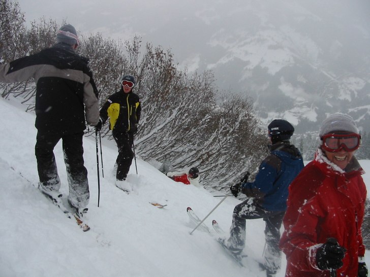 Off pist i Bad Gastein.. Jag som ligger i busken... Foto: Adam Algotson. Åkare: Per Malmberg.