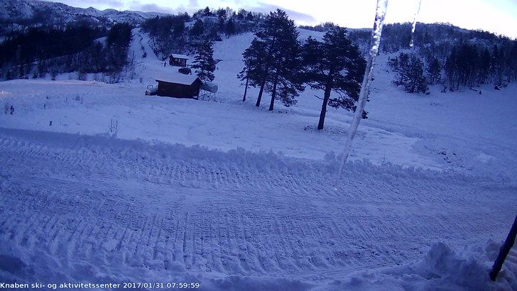 Venter fortsatt på mer snø
Se webkamera på knab.