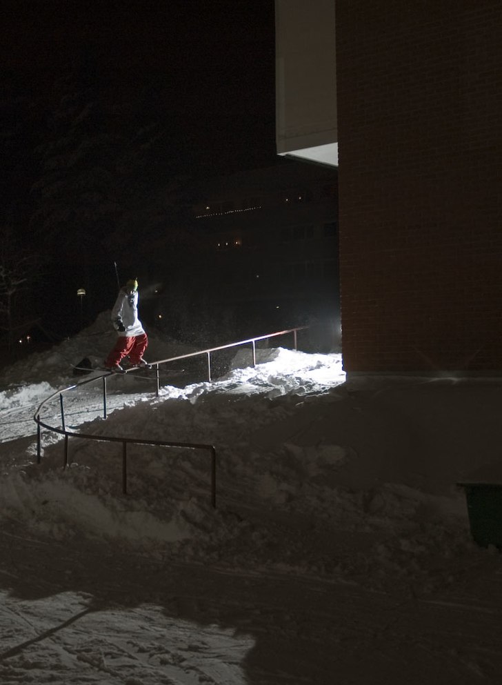 shreddar hål på c räcket. Foto: Gustav wennerström. Åkare: Jesper wiklund.