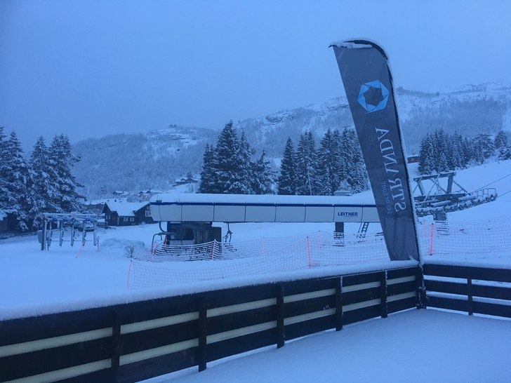 Tirsdag 21.02


20cm nysnø på toppen, 7cm nede.