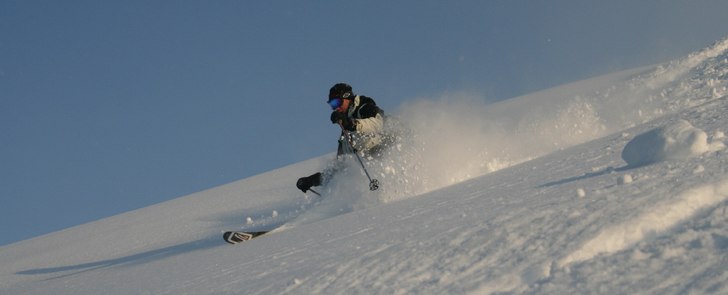 Fjäderlätt pudersnö..... Foto: Erik Edler. Åkare: Daniel Andreou.