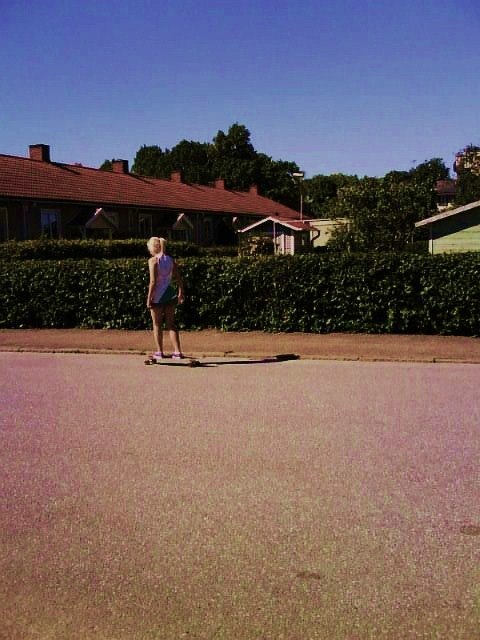 longboarding all summer!. Åkare: karin..