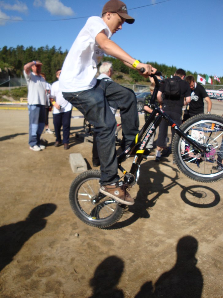 hoppuliduns. Foto: Tove. Åkare: jag.