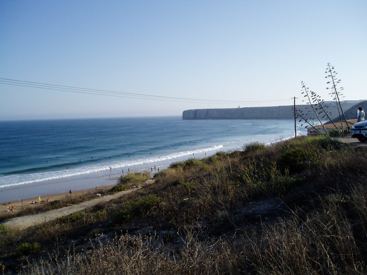 Utblick över stranden i sagres. Foto: Gabriel Riva. Åkare: Ingen.