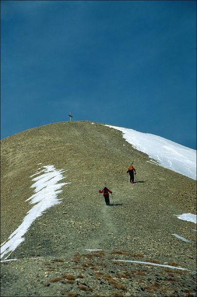 Anna Sjögren och Ola Wihlborg på väg upp mot cu. Foto: David Elmfeldt. Åkare: Anna Sjögren och Ola Wihlborg.