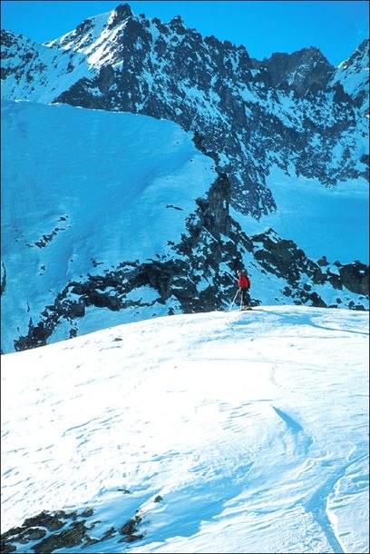 ola wihlborg blickar ut, serre chevalier. Foto: David Elmfeldt. Åkare: Ola Wihlborg.