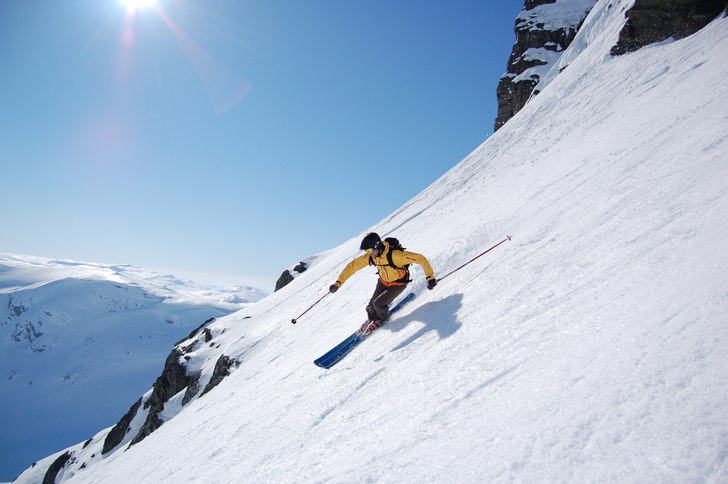 På väg ned från Verjesteinsnuten.. Foto: Oskar Åslund. Åkare: Simon Börjars.