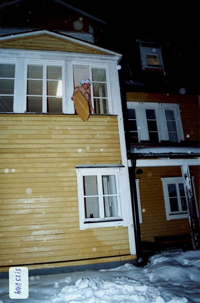 Bilden på då jag med alkoholpåverkad inlevelse . Foto: Susanne Ek. Åkare: Mats Hellström.