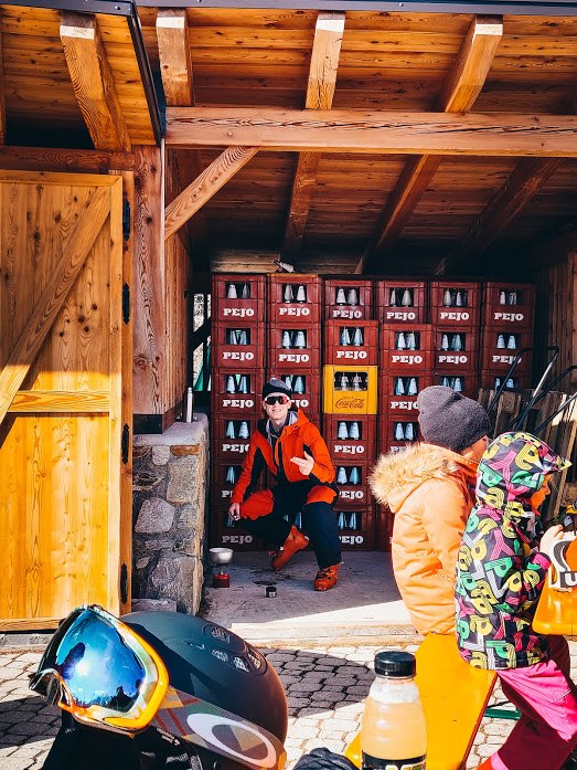 En bild från en lunch i Italien, mycket glädje.