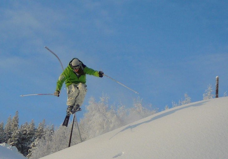 Kolla skuggan! Jätte-snökanonspucklar..i Storkli. Foto: Peter Wallin. Åkare: Olle Lahti.