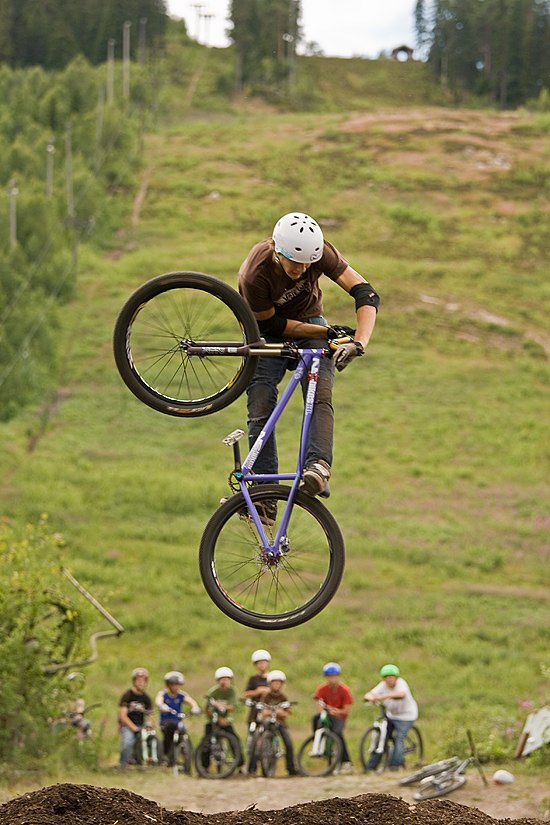 Freeride läger i Hunflen med massor av coola tric. Foto: Kenneth Einars. Åkare: Martin Söderström.